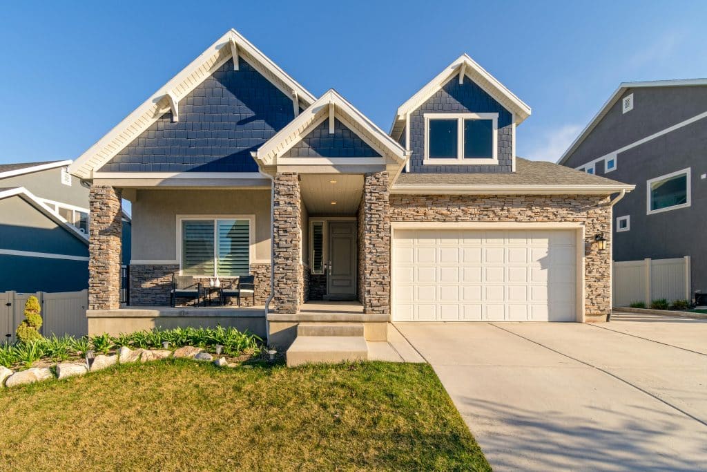 The front of a nice residential home.